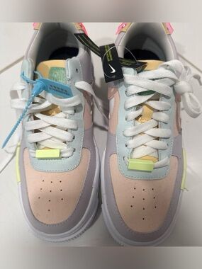 Nike White and Black Low-Top Sneaker Interior Tag